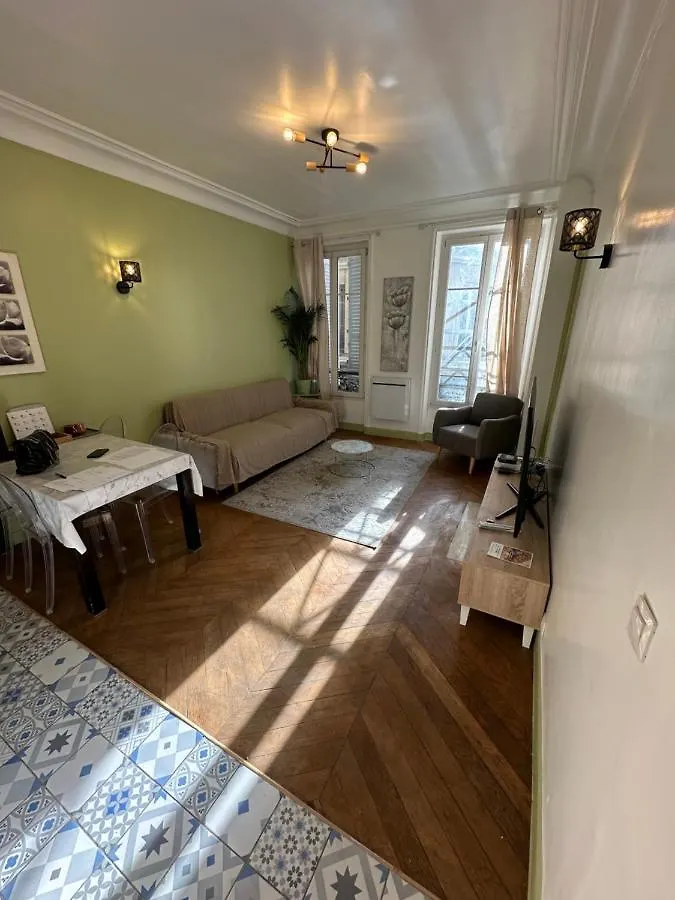 Apartment Bel Appartement Rue Oberkampf Paris France