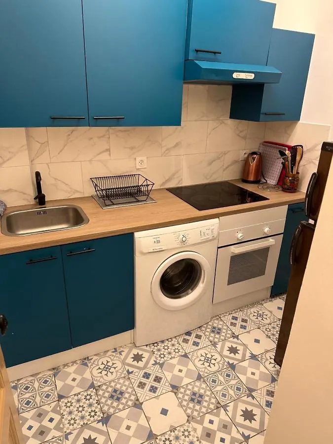 Bel Appartement Rue Oberkampf contacts